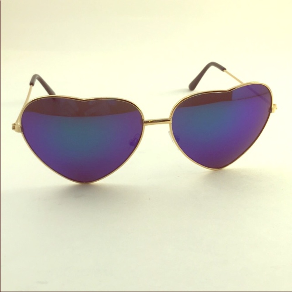 💜 heart sunglasses w/ gold frames & purple lens!